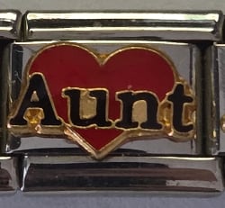 AUNT sur cœur rouge
