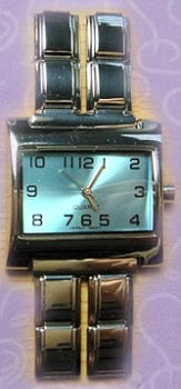 Montre rectangulaire bleue